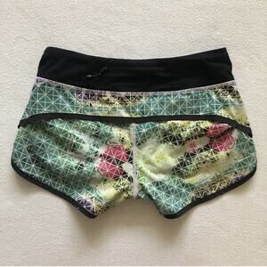 Lululemon Women Paradise Grid PARD BLK Multi-Color Print Run Speed Shorts 2